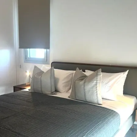 Phaedrus Living Coral Horizon Apartment *