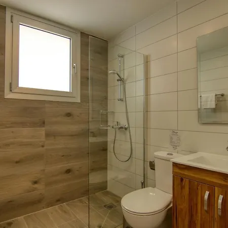 Phaedrus Living Coral Horizon Apartment